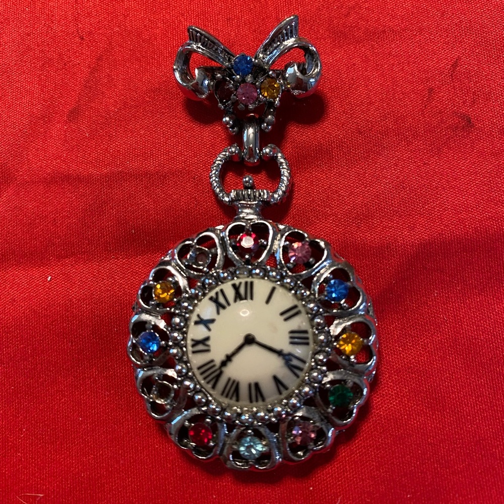 Vintage silver tone brooch (57)